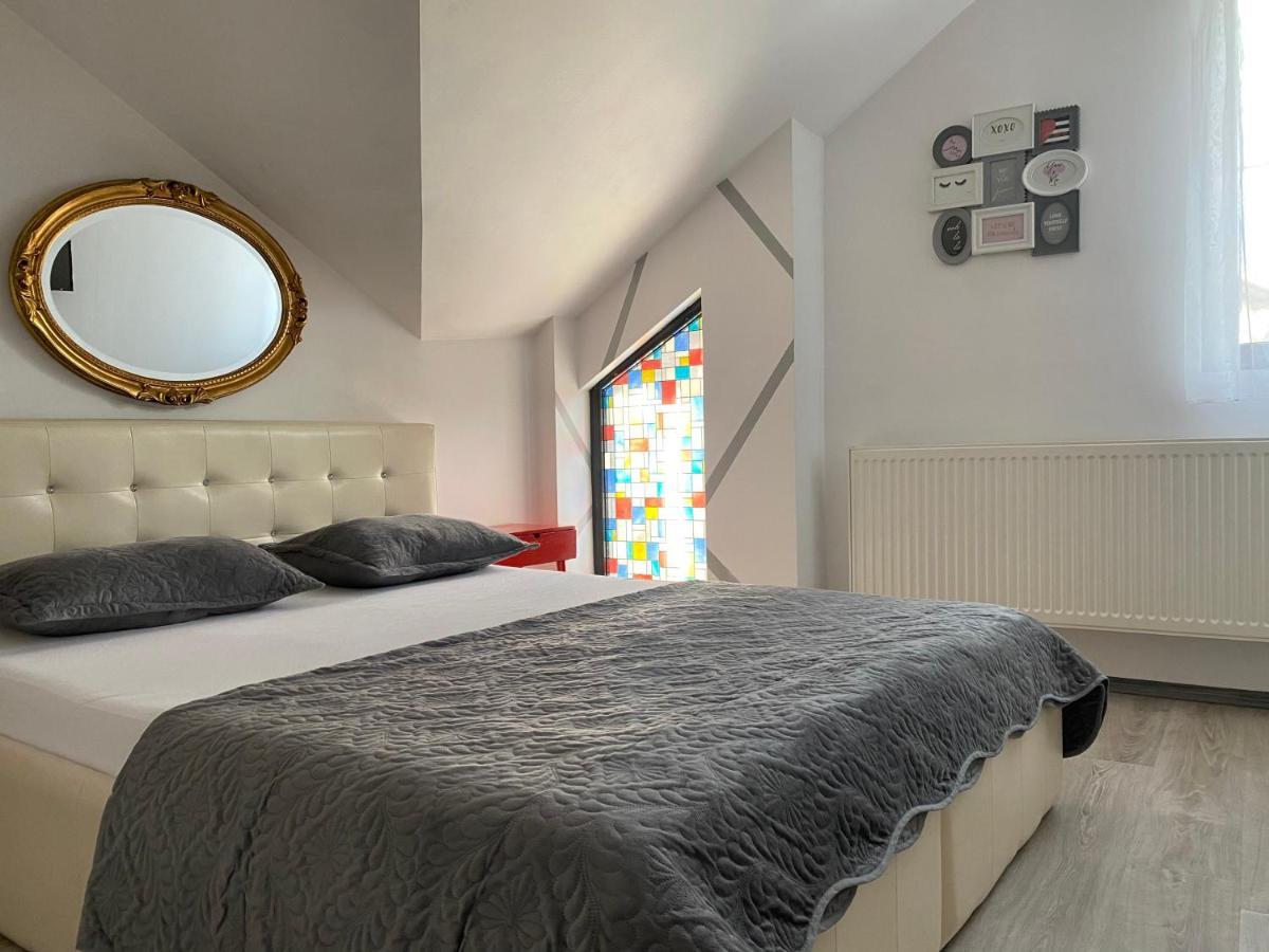 The Vintage - Wonderful Apartment In Best Location Craiova Extérieur photo