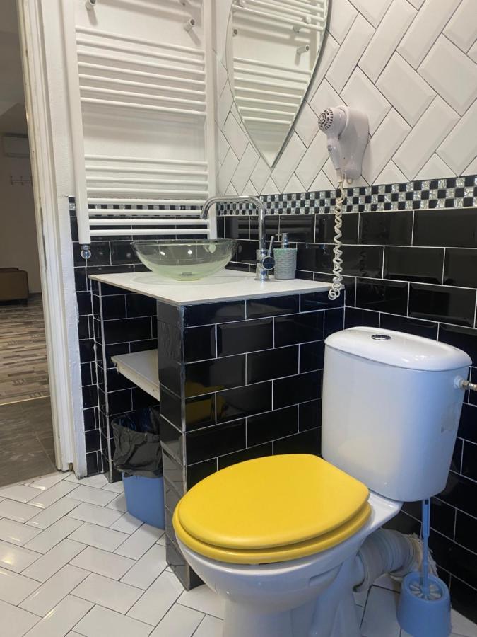 The Vintage - Wonderful Apartment In Best Location Craiova Extérieur photo