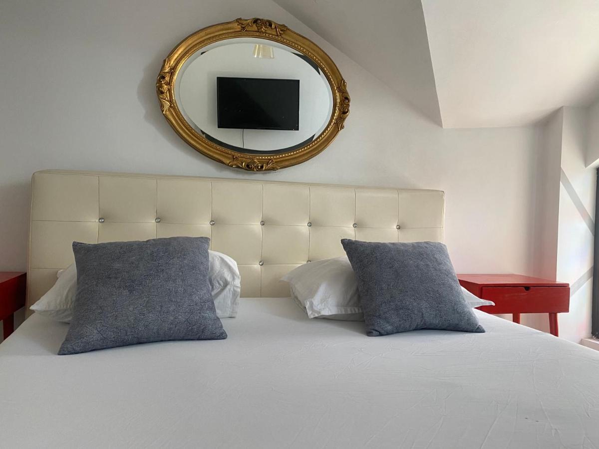 The Vintage - Wonderful Apartment In Best Location Craiova Extérieur photo