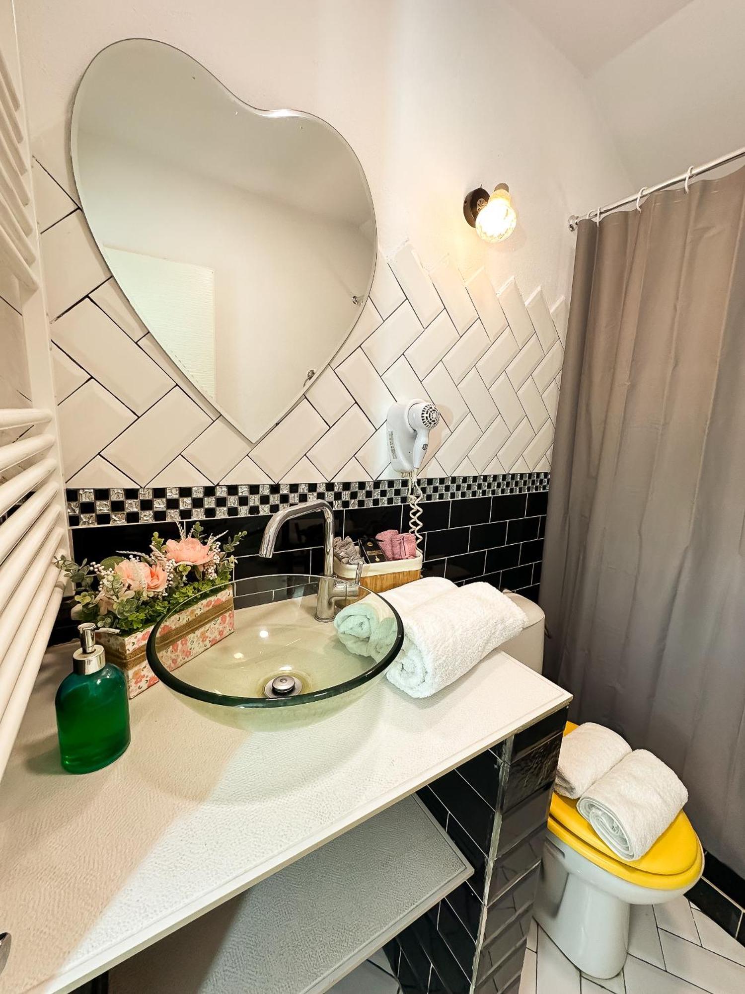 The Vintage - Wonderful Apartment In Best Location Craiova Extérieur photo