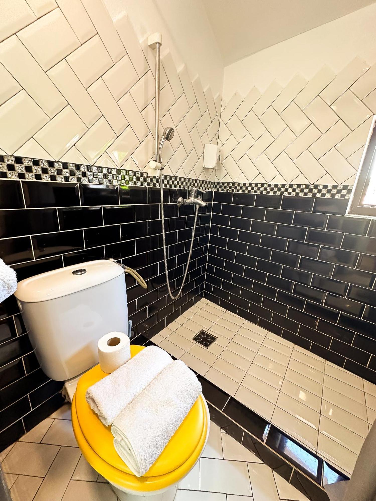 The Vintage - Wonderful Apartment In Best Location Craiova Extérieur photo
