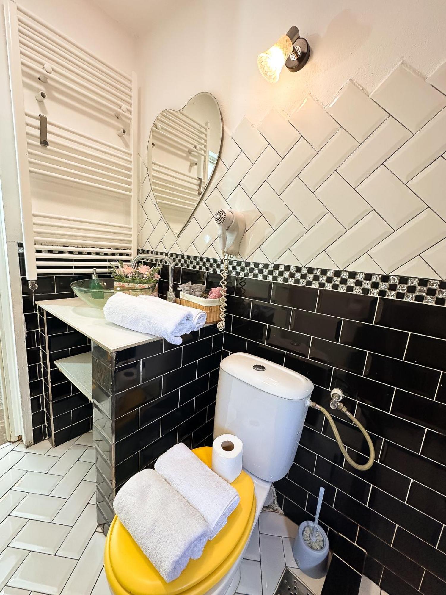 The Vintage - Wonderful Apartment In Best Location Craiova Extérieur photo