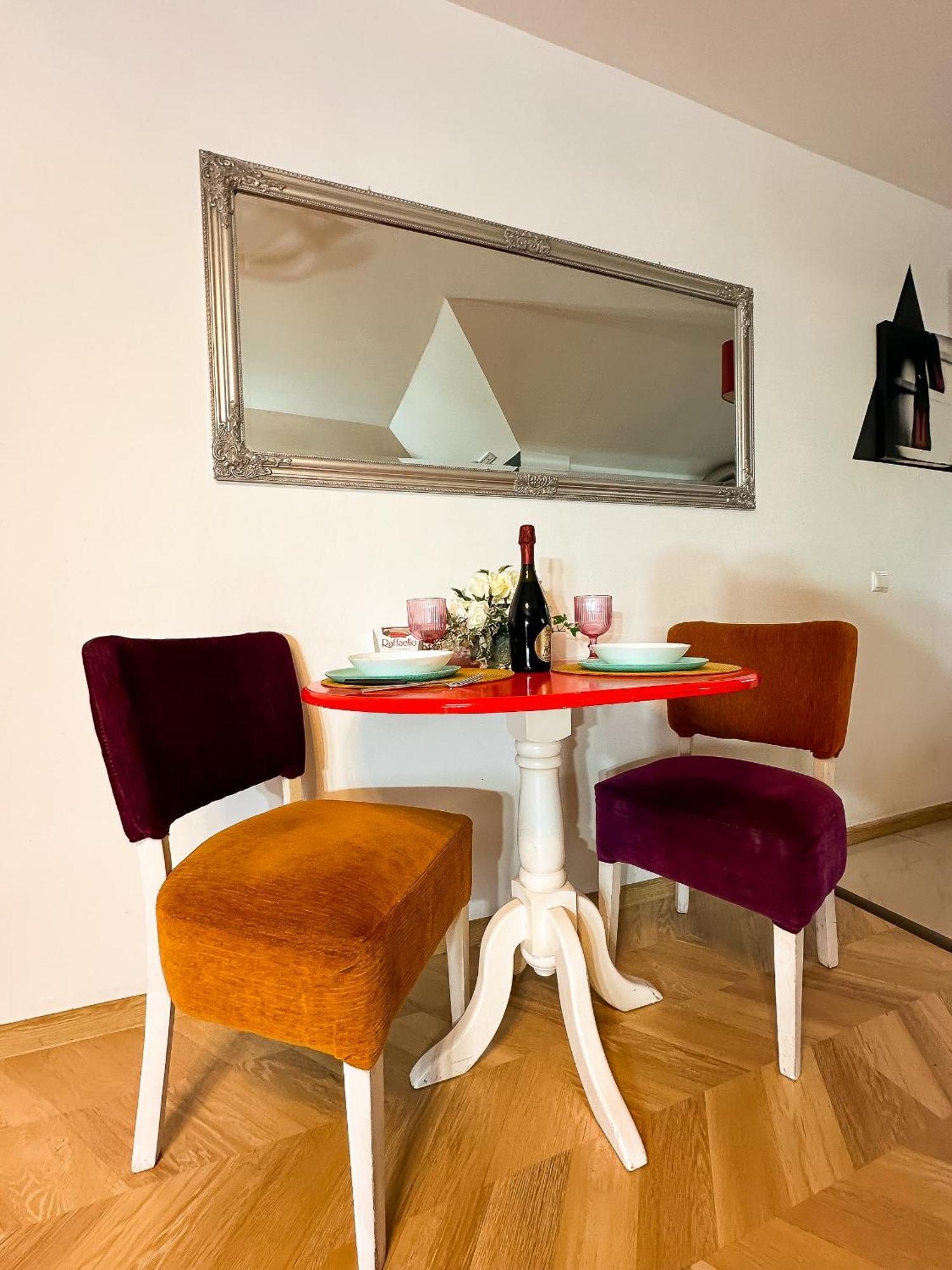 The Vintage - Wonderful Apartment In Best Location Craiova Extérieur photo