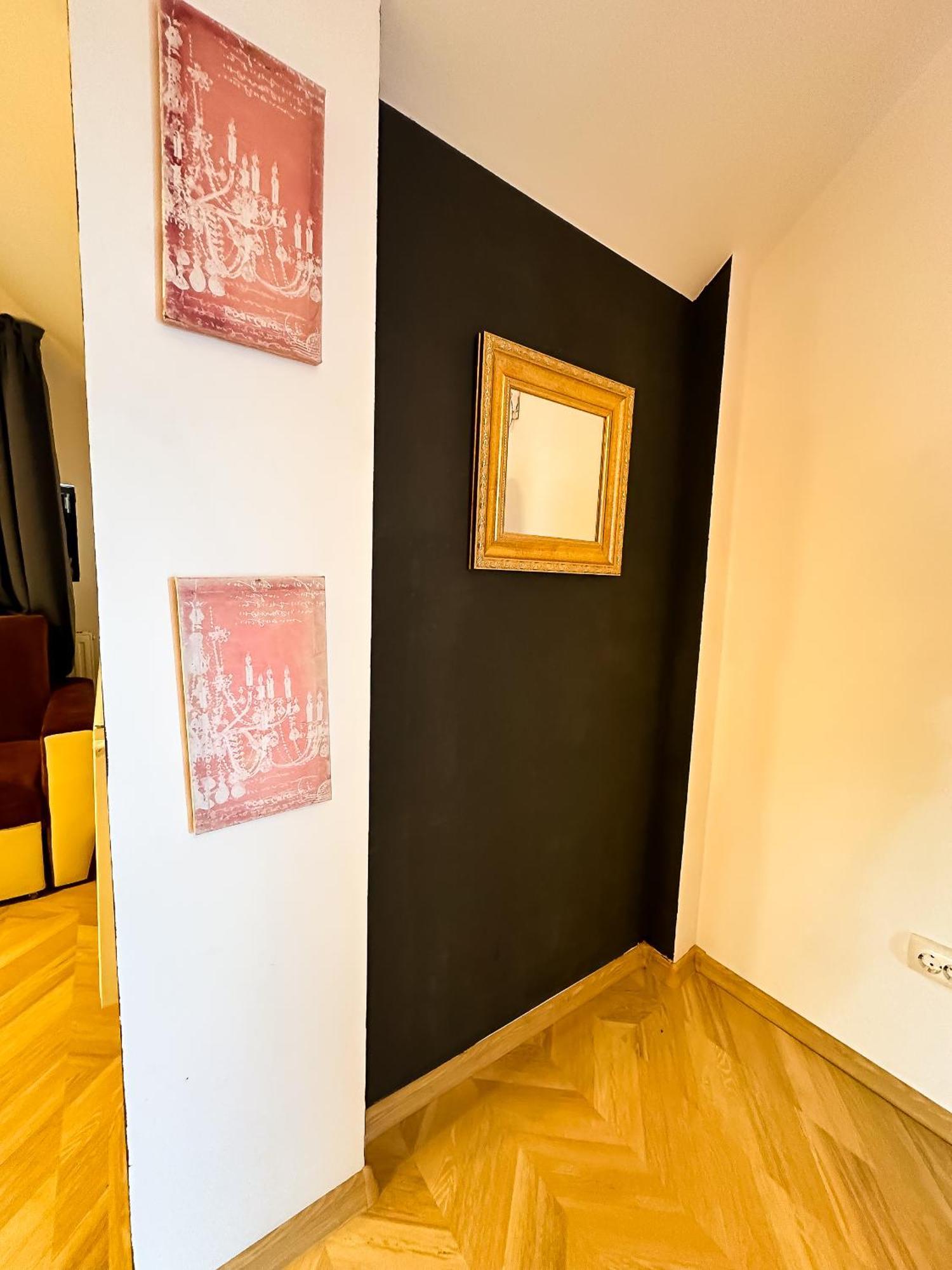 The Vintage - Wonderful Apartment In Best Location Craiova Extérieur photo