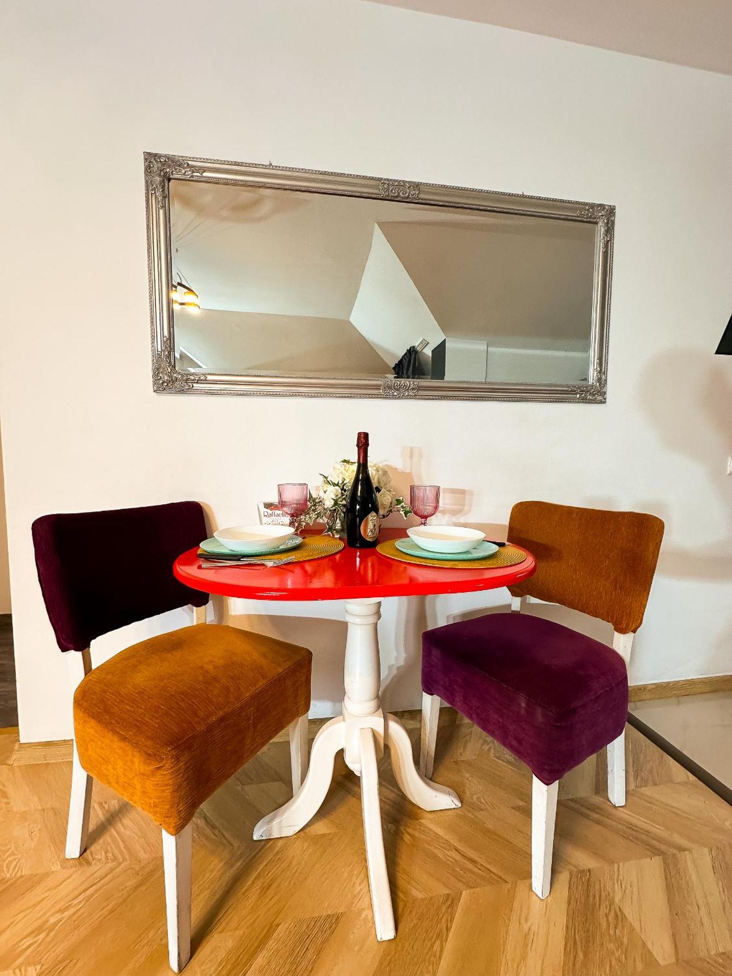 The Vintage - Wonderful Apartment In Best Location Craiova Extérieur photo