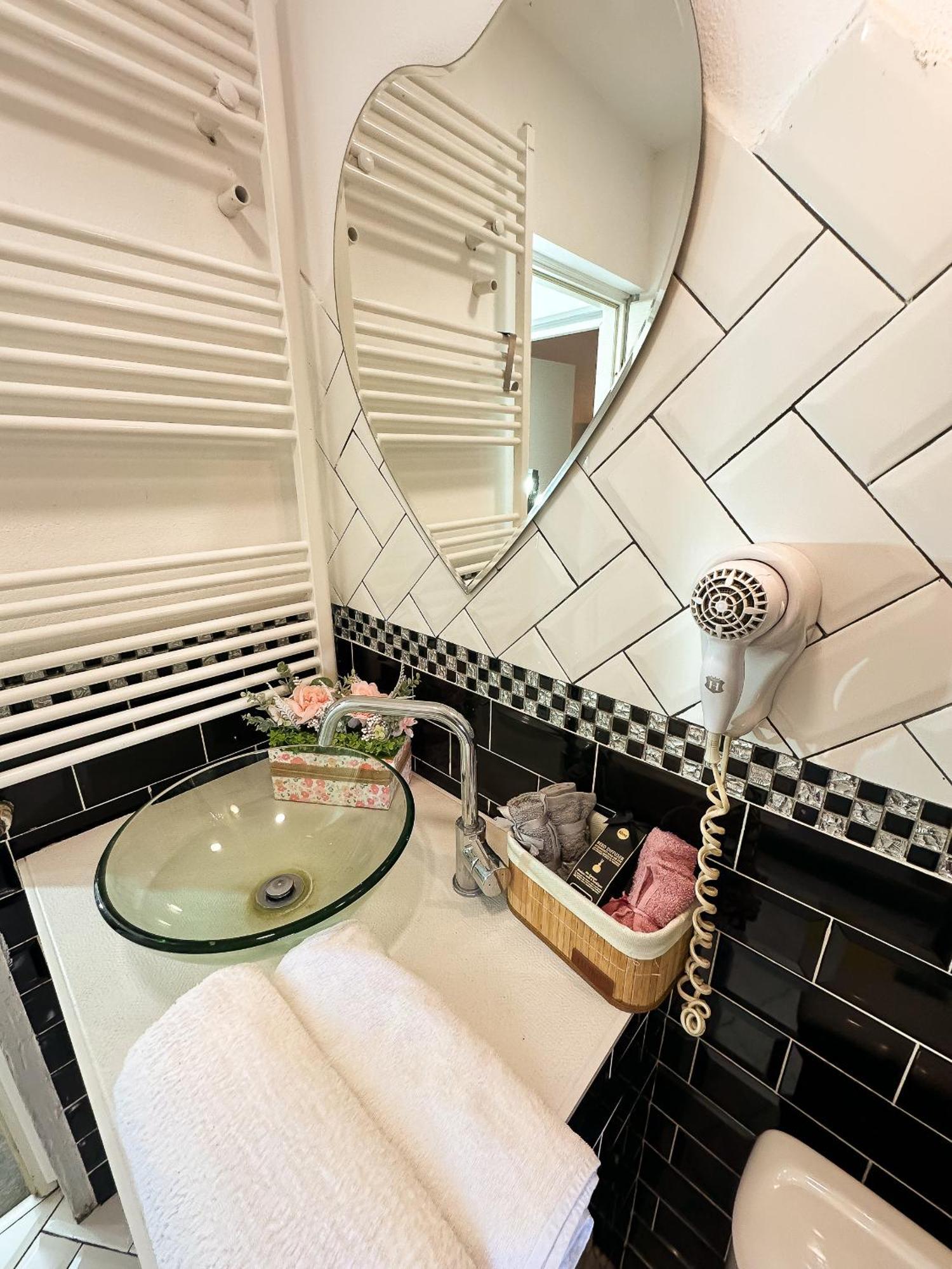 The Vintage - Wonderful Apartment In Best Location Craiova Extérieur photo