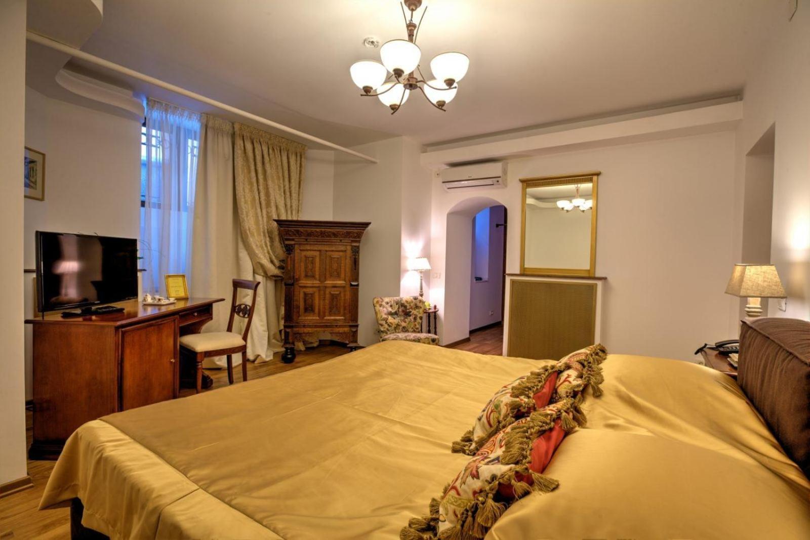 The Vintage - Wonderful Apartment In Best Location Craiova Extérieur photo